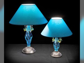 Blaue Tischlampen mit Glasfischen